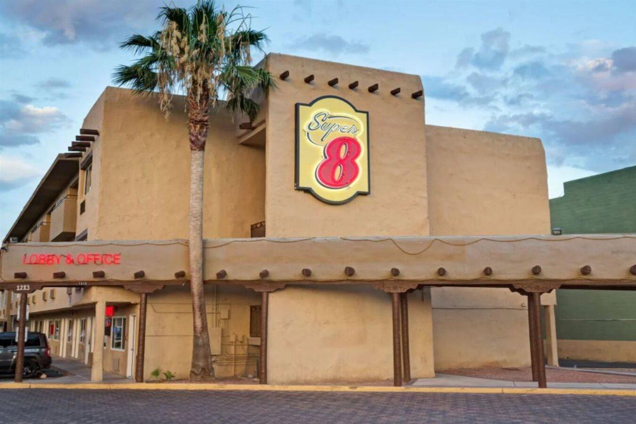 Super 8 By Wyndham Las Vegas North Strip/Fremont St. Area Экстерьер фото