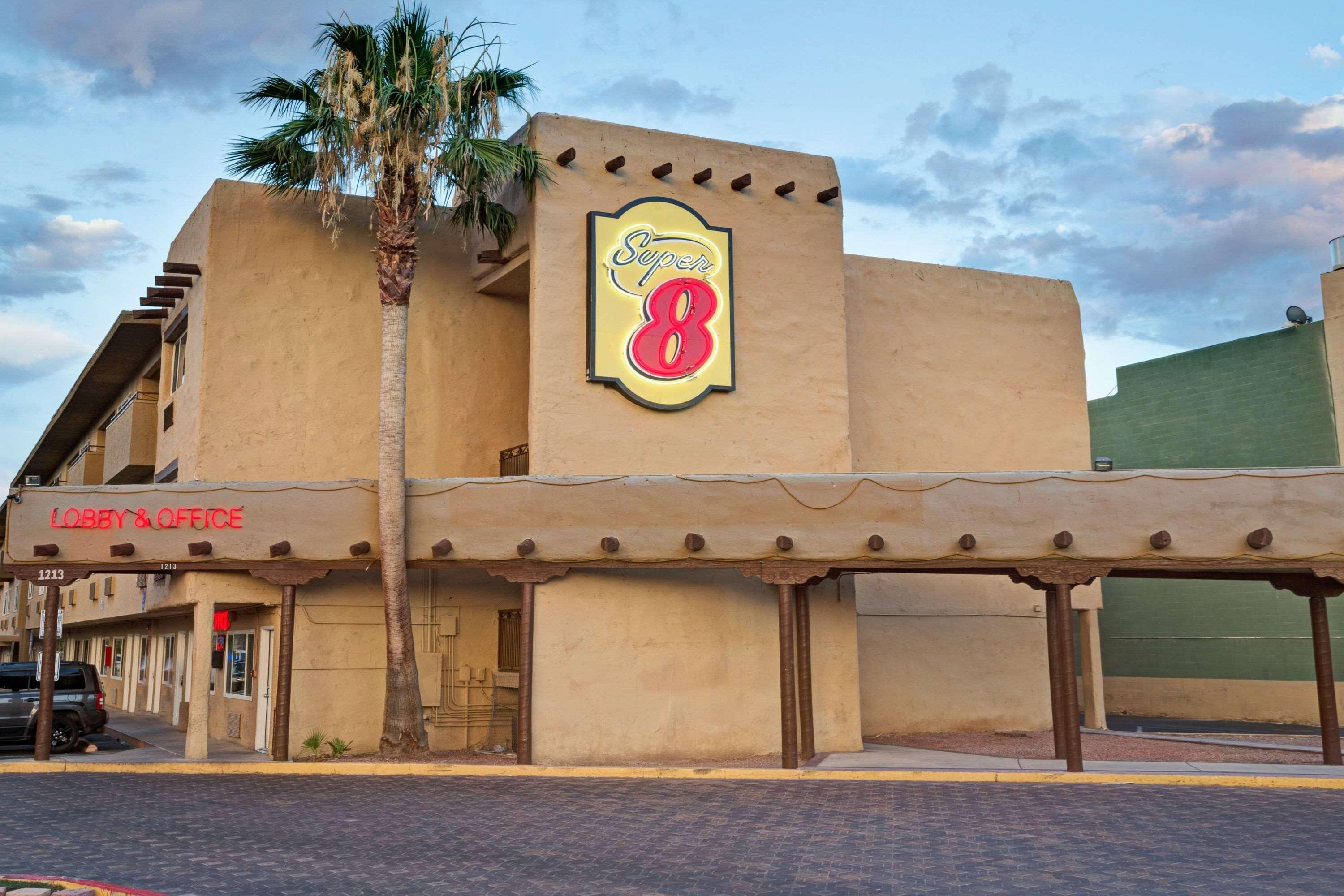 Super 8 By Wyndham Las Vegas North Strip/Fremont St. Area Экстерьер фото