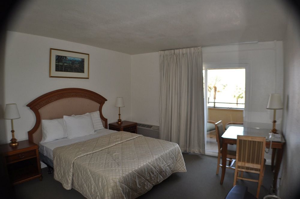Super 8 By Wyndham Las Vegas North Strip/Fremont St. Area Экстерьер фото