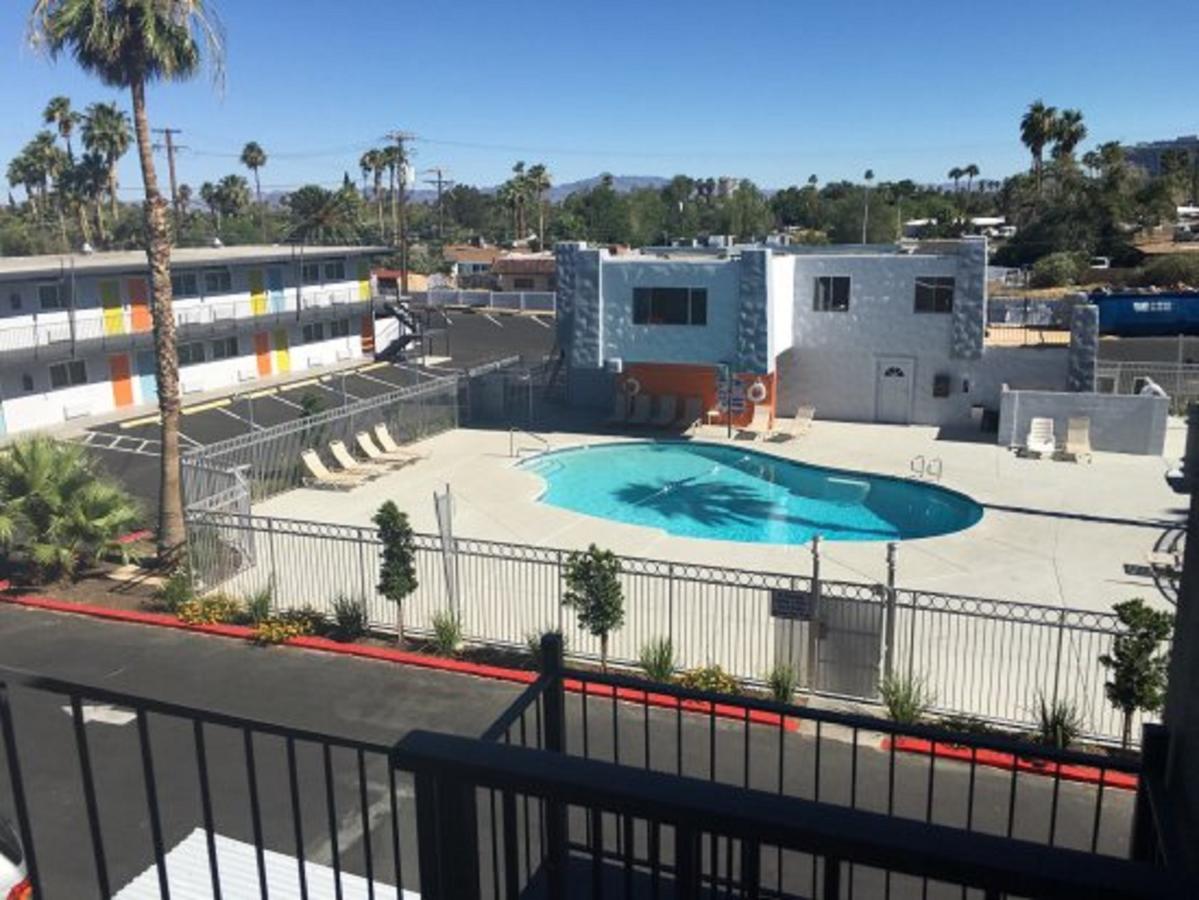 Super 8 By Wyndham Las Vegas North Strip/Fremont St. Area Экстерьер фото