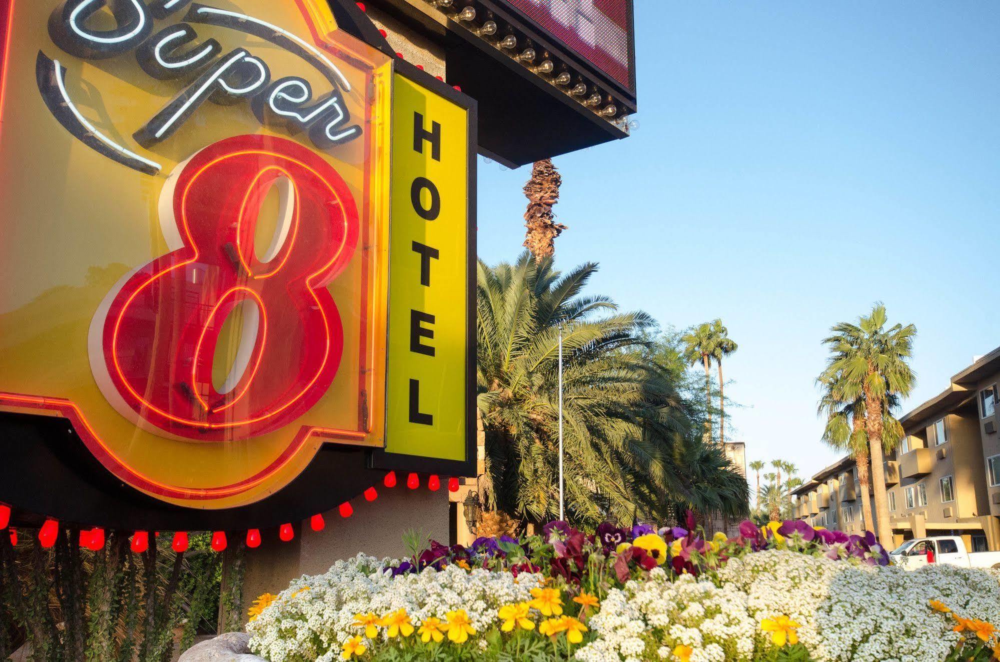 Super 8 By Wyndham Las Vegas North Strip/Fremont St. Area Экстерьер фото