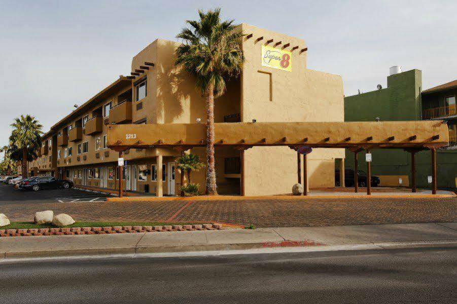Super 8 By Wyndham Las Vegas North Strip/Fremont St. Area Экстерьер фото