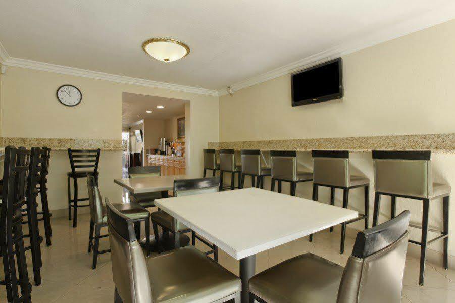 Super 8 By Wyndham Las Vegas North Strip/Fremont St. Area Экстерьер фото